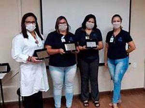 Colaboradores do Hospital São Vicente recebem homenagens. (Foto: Divulgação)