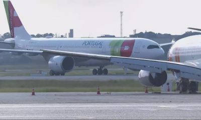 Avião pousando com mais insumos para produção da Coronavac, no Aeroporto de Guarulhos