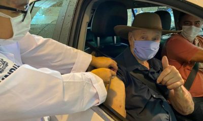 Raimundo Montagnana, de 90 anos, recebe primeira dose da vacina contra Covid-19 em Jundiaí