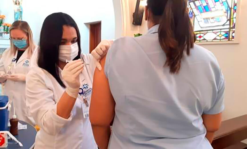 Vacinação Hospital São Vicente. (Foto: Divulgação)