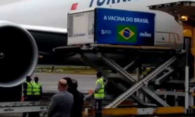 Carga com insumo para produção da CoronaVac chegou ao aeroporto de Guarulhos nesta manhã