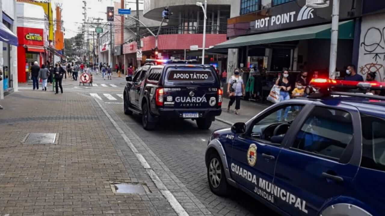 GM de Jundiaí usa mensagens de som contra aglomeração nas ruas do Centro