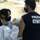 Policial Militar recebe primeira dose da vacina contra Covid19 em São Paulo