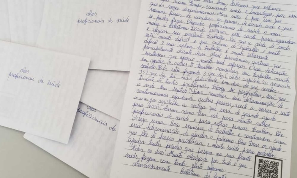 Envelopes e carta escrita por paciente do Hospital São Vicente