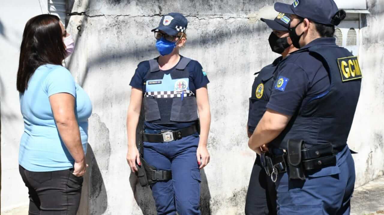 Representantes de Caieiras acompanharam a GMJ em visitas às mulheres atendidas pela patrulha