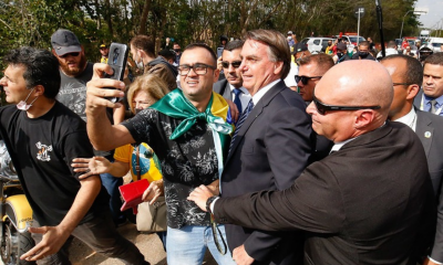 Bolsonaro com apoiadores