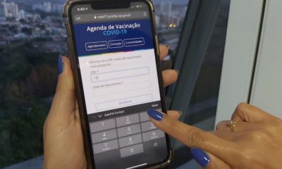 Celular com página da Prefeitura de Jundiaí