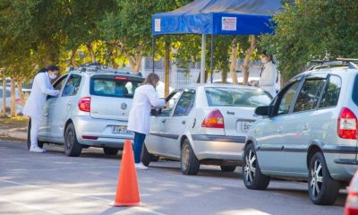 Fila de drive-trhu para vacinação em Itupeva