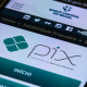 Celular com app do PIX