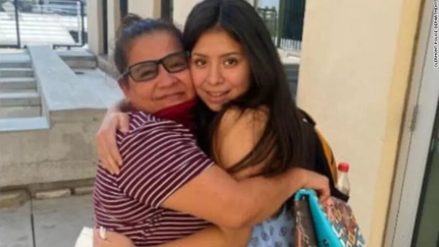 Mãe e filha se reencontram após 14 anos separadas