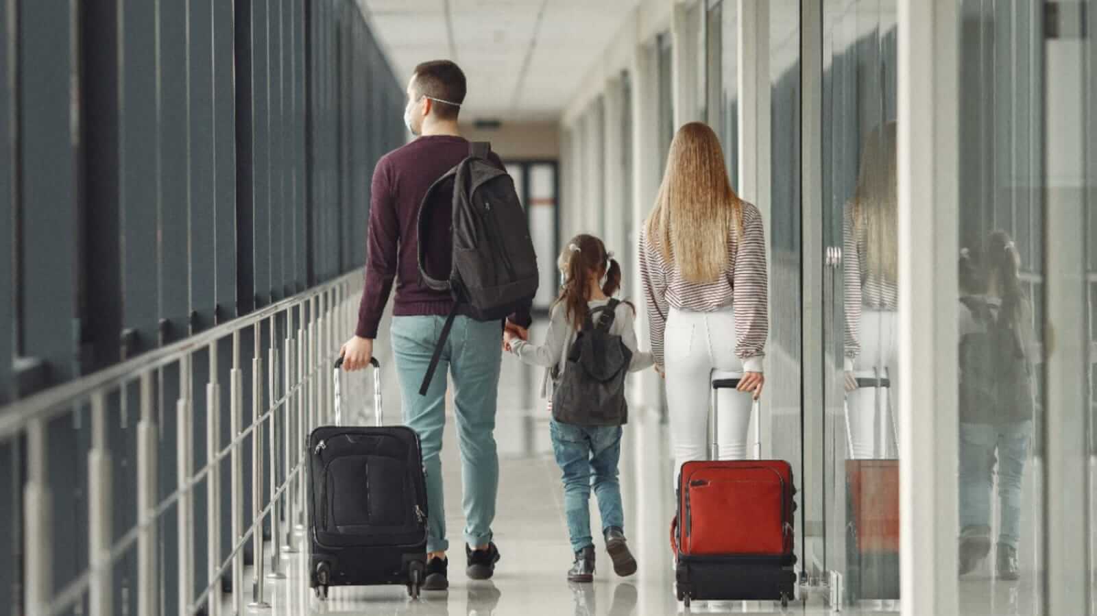 Família em aeroporto