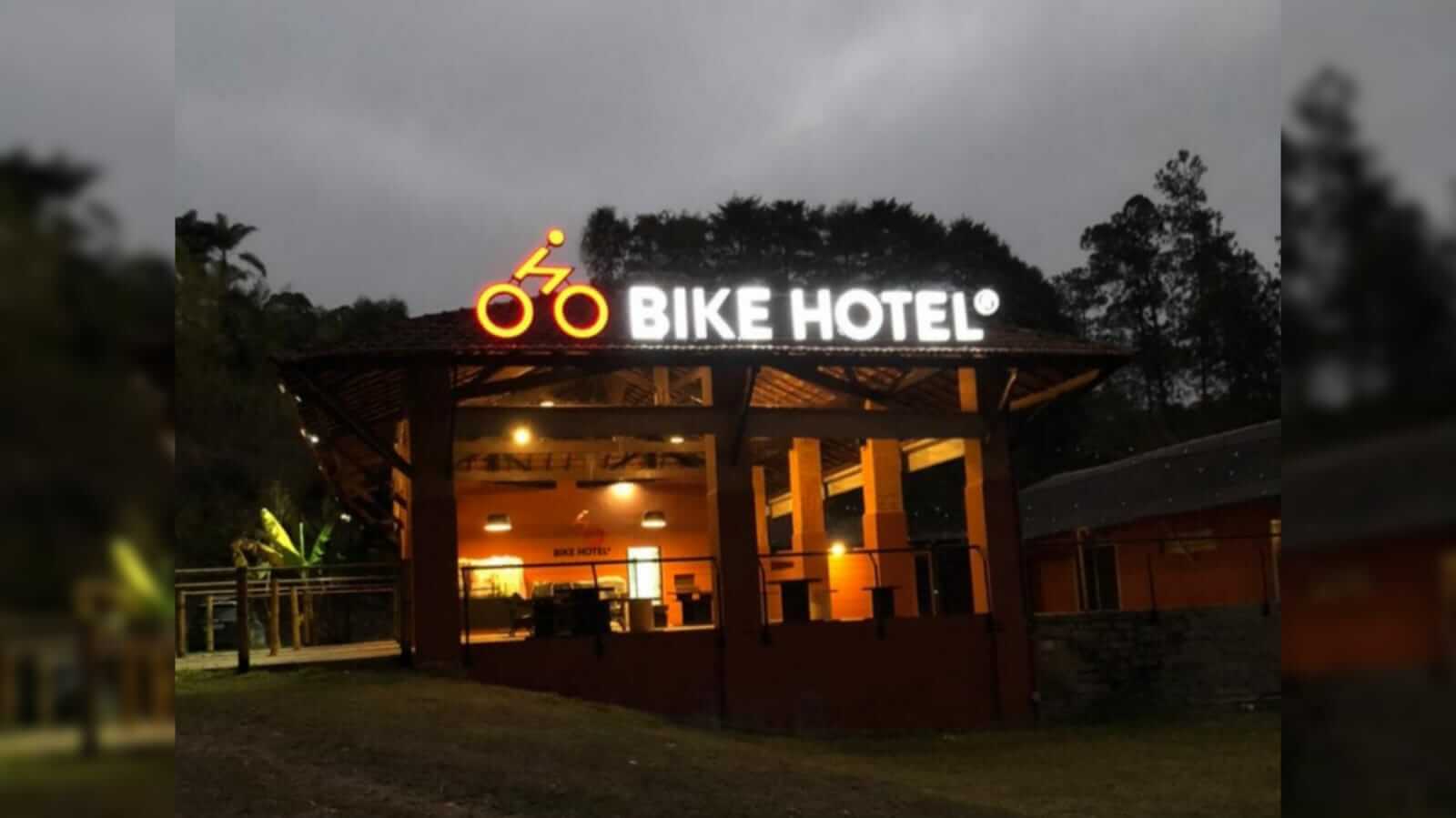 Faixada do bike hotel