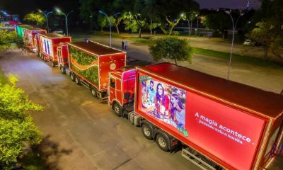 Caminhões iluminados de Natal da Coca-Cola