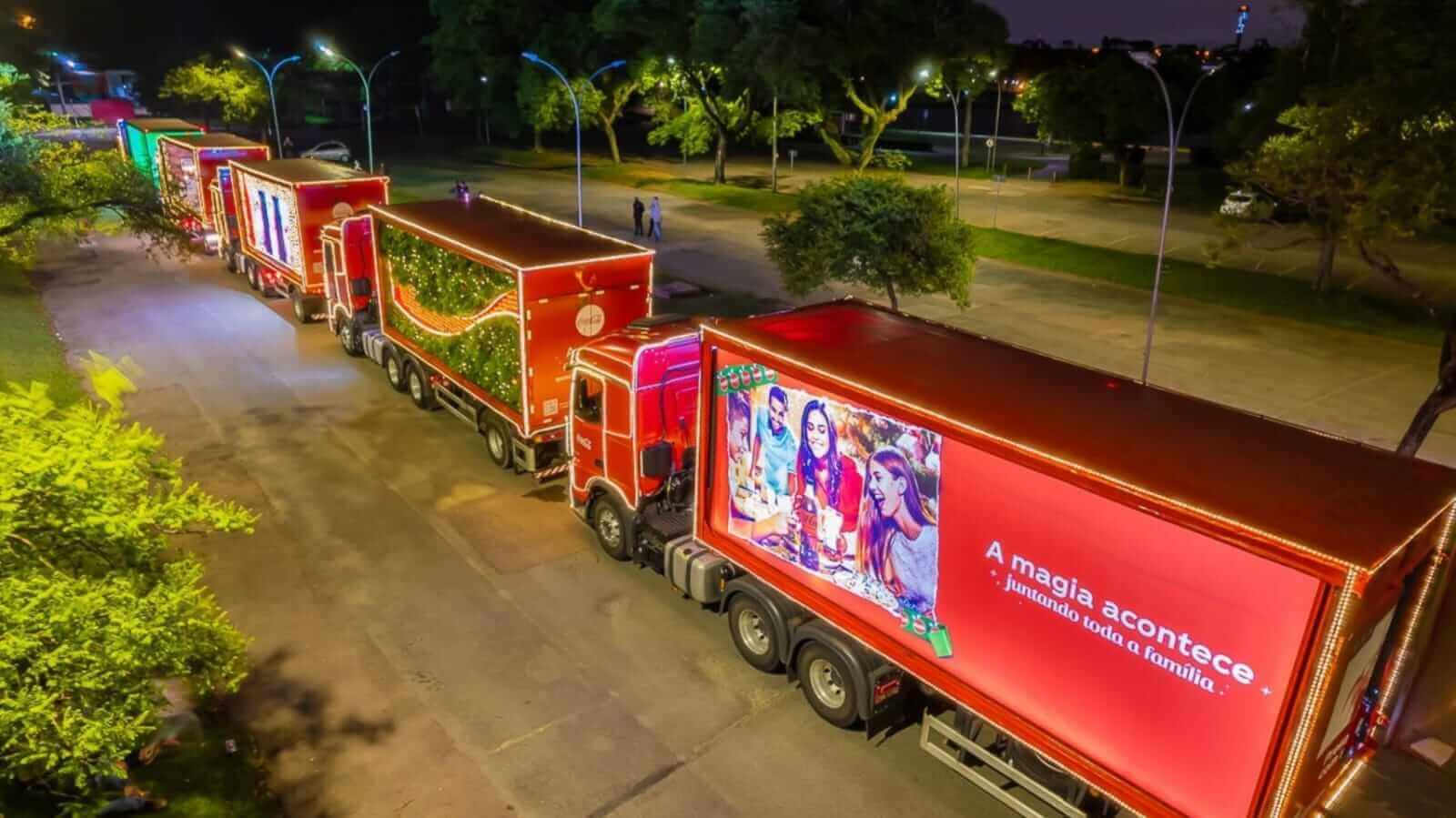 Caminhões iluminados de Natal da Coca-Cola