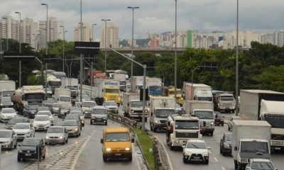 Carros em trânsito de São Paulo