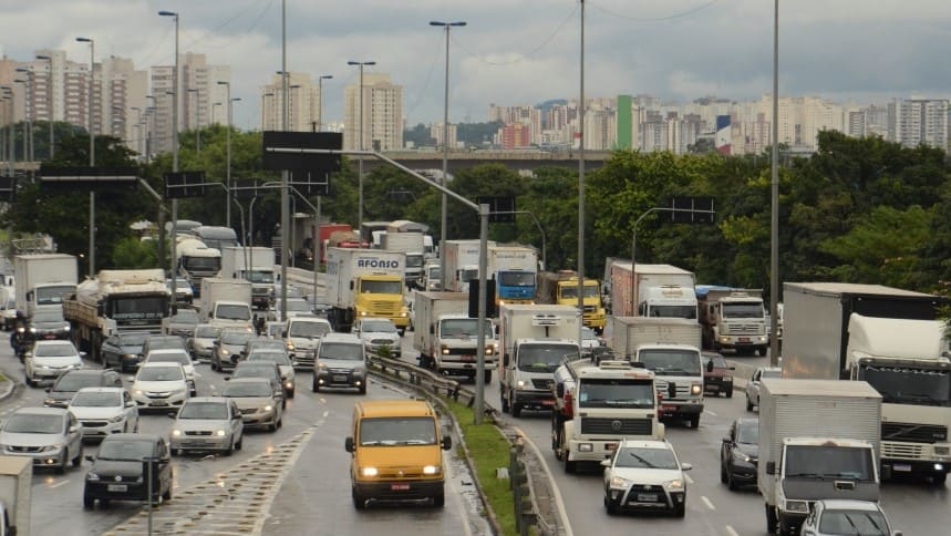 Carros em trânsito de São Paulo