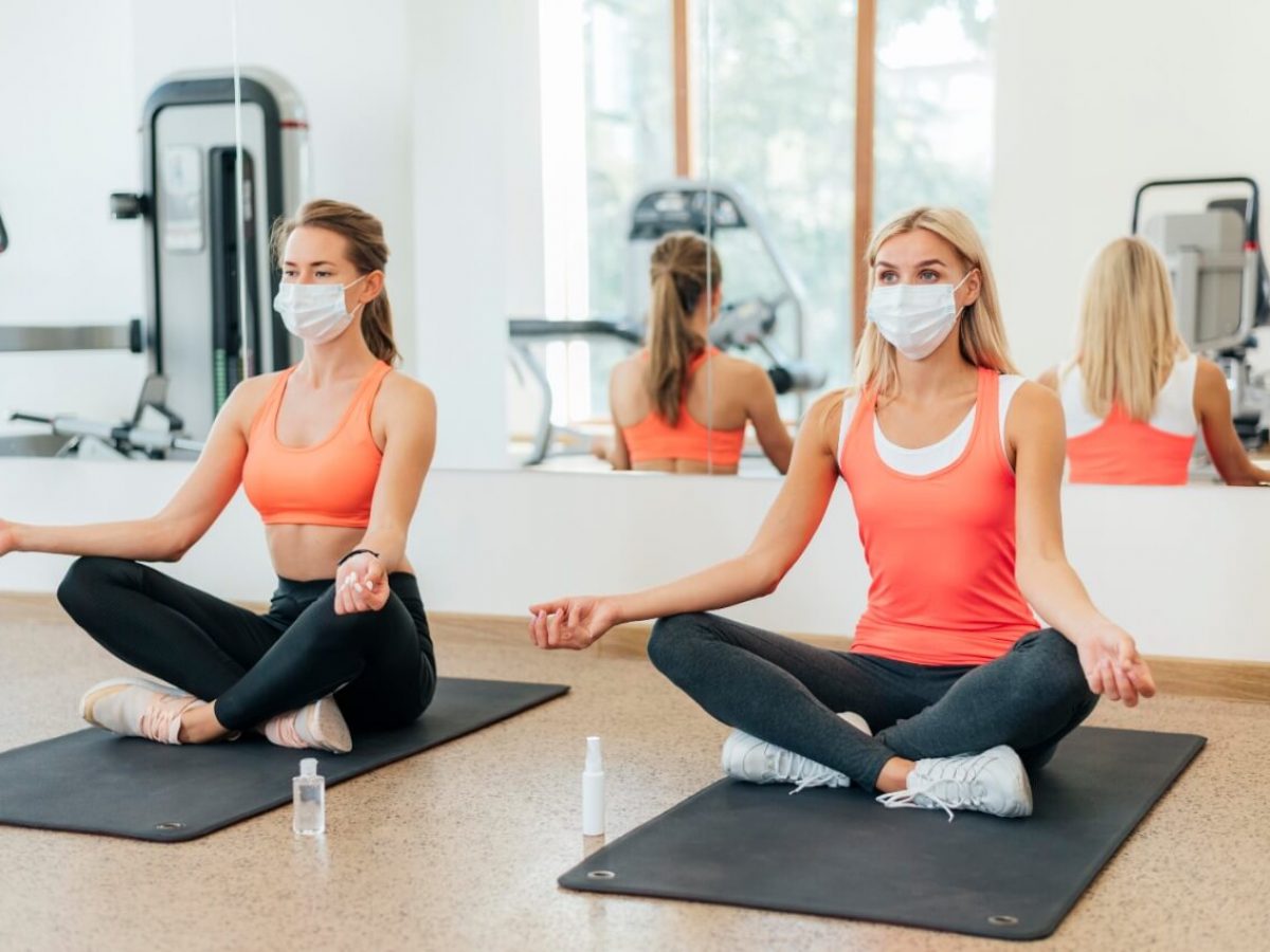 Activa  3 posturas de yoga que ajudam a aliviar o stress natalício