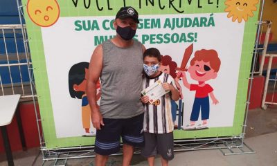 Pai e filho em vacinação em Campo Limpo Paulista