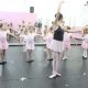 Crianças em aula de ballet