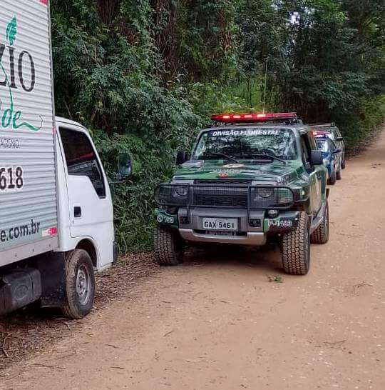 Carros da Divisão Florestal na Serra do Japi