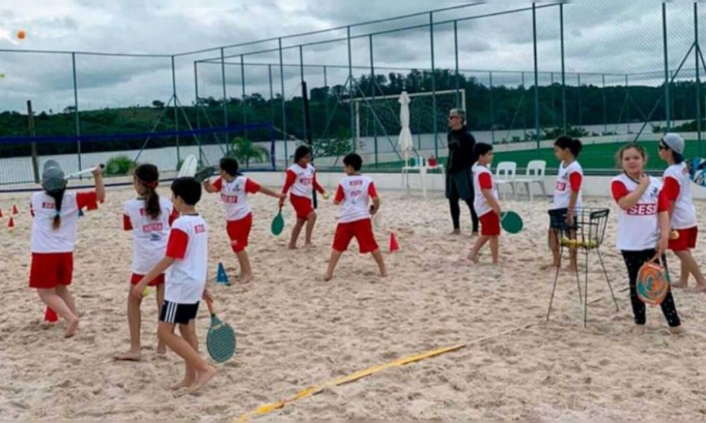 Aula de Beach Tennis para crianças em Jundiaí