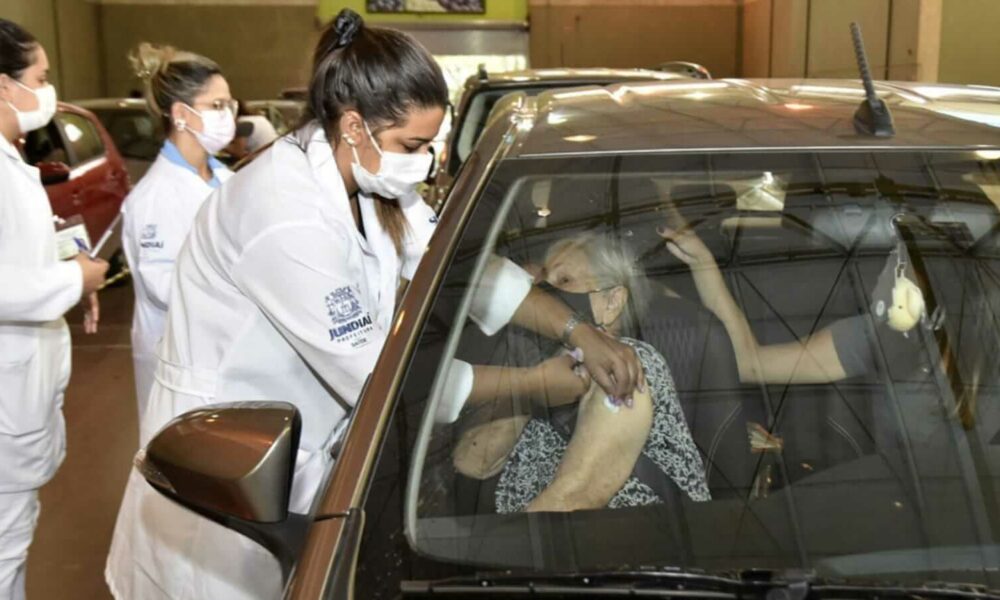 Vacinação via Drive-Thru em Jundiaí