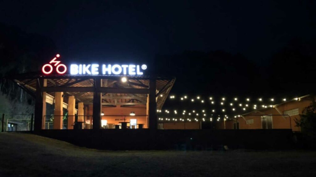 Fachada do Bike Hotel