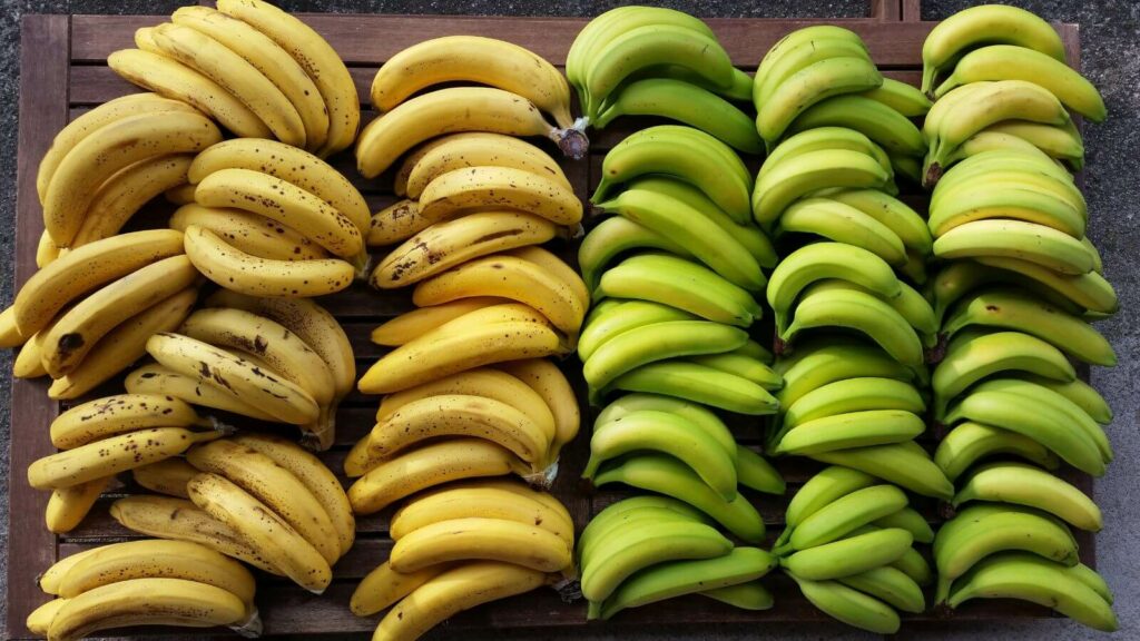 Bananas amarelas e verdes