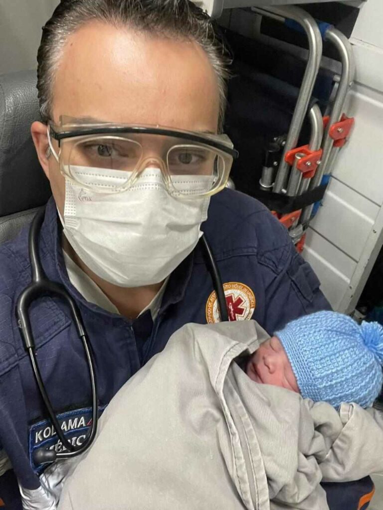 Bebê nasce em ambulância do Samu