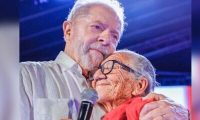 Lula abraçado a Dona Buruca