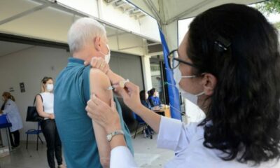 vacina-em-idoso-multivacinação