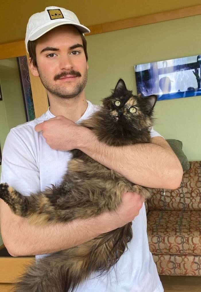 Homem com gato