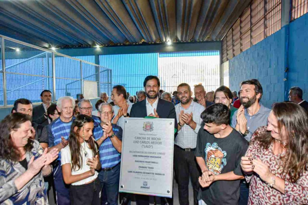 Luiz Fernando inaugura placa que dá nome à cancha de bocha em homenagem a Medori