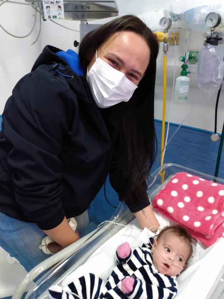 A bebê Helena recebeu alta de uti depois de 98 dias