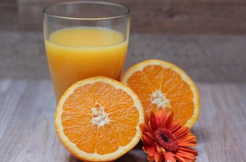 suco-de-laranja-almoço-beneficente