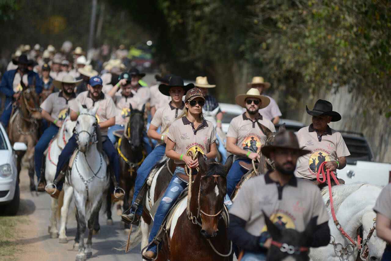 Cavalgada valoriza a tradição tropeira, a produção e as características rurais, promovendo a união das famílias