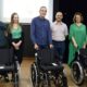 Prefeitura de Várzea Paulista entrega cadeiras de rodas