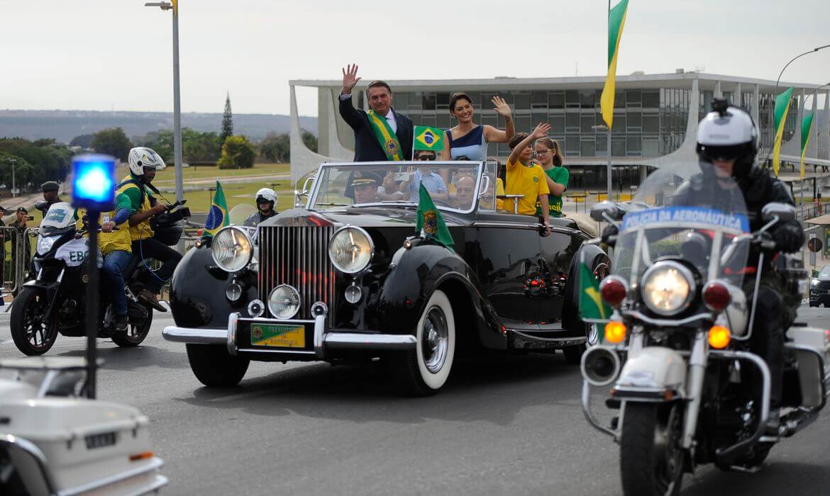 Jair Bolsonaro e Michele Bolsonaro em Brasília no desfile de Sete de Setembro