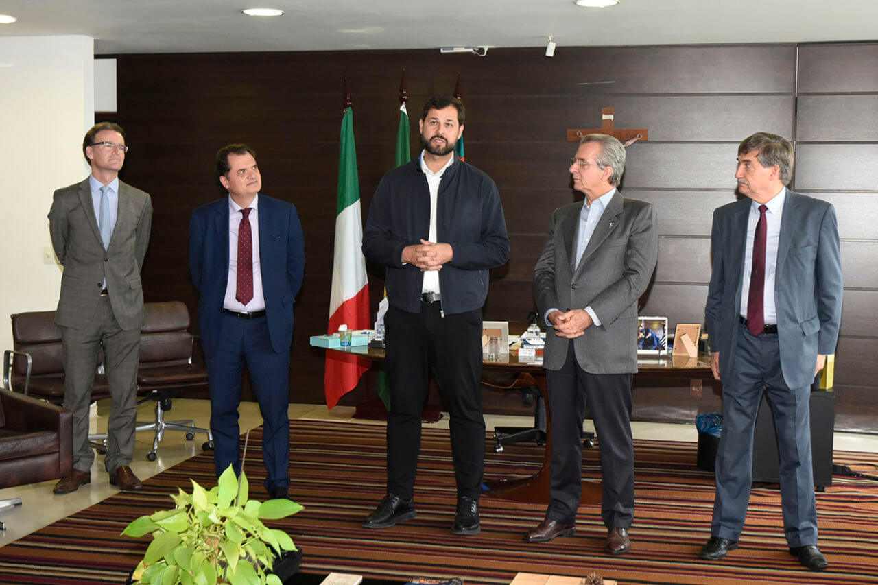 Luiz Fernando recebe candidatos italianos em seu gabinete