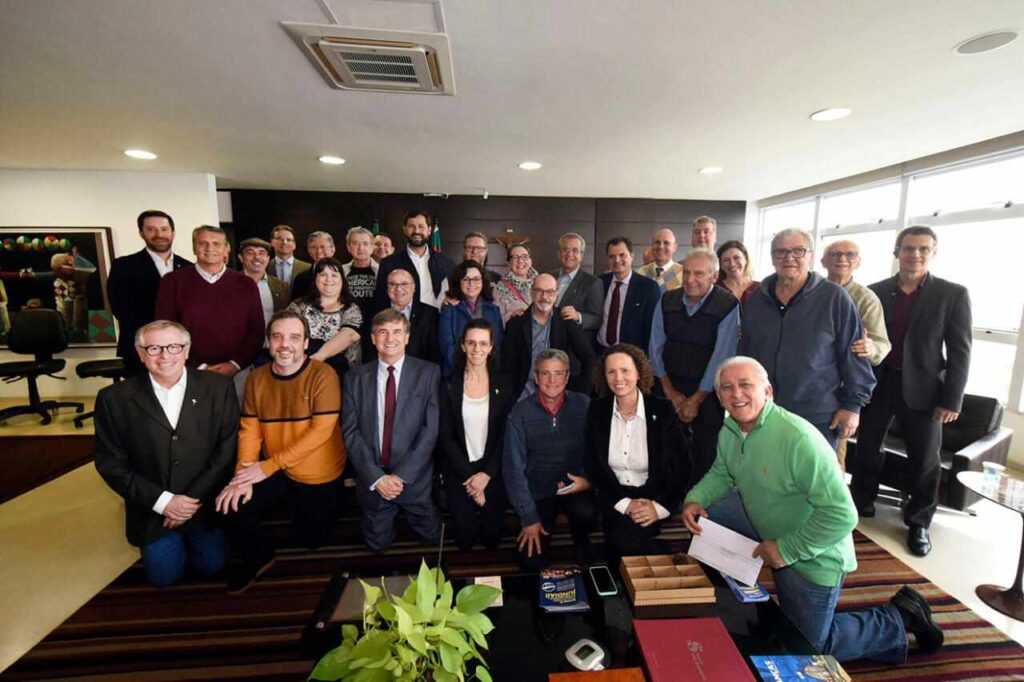 Representantes da colônia italiana em Jundiaí visitam o Paço Municipal