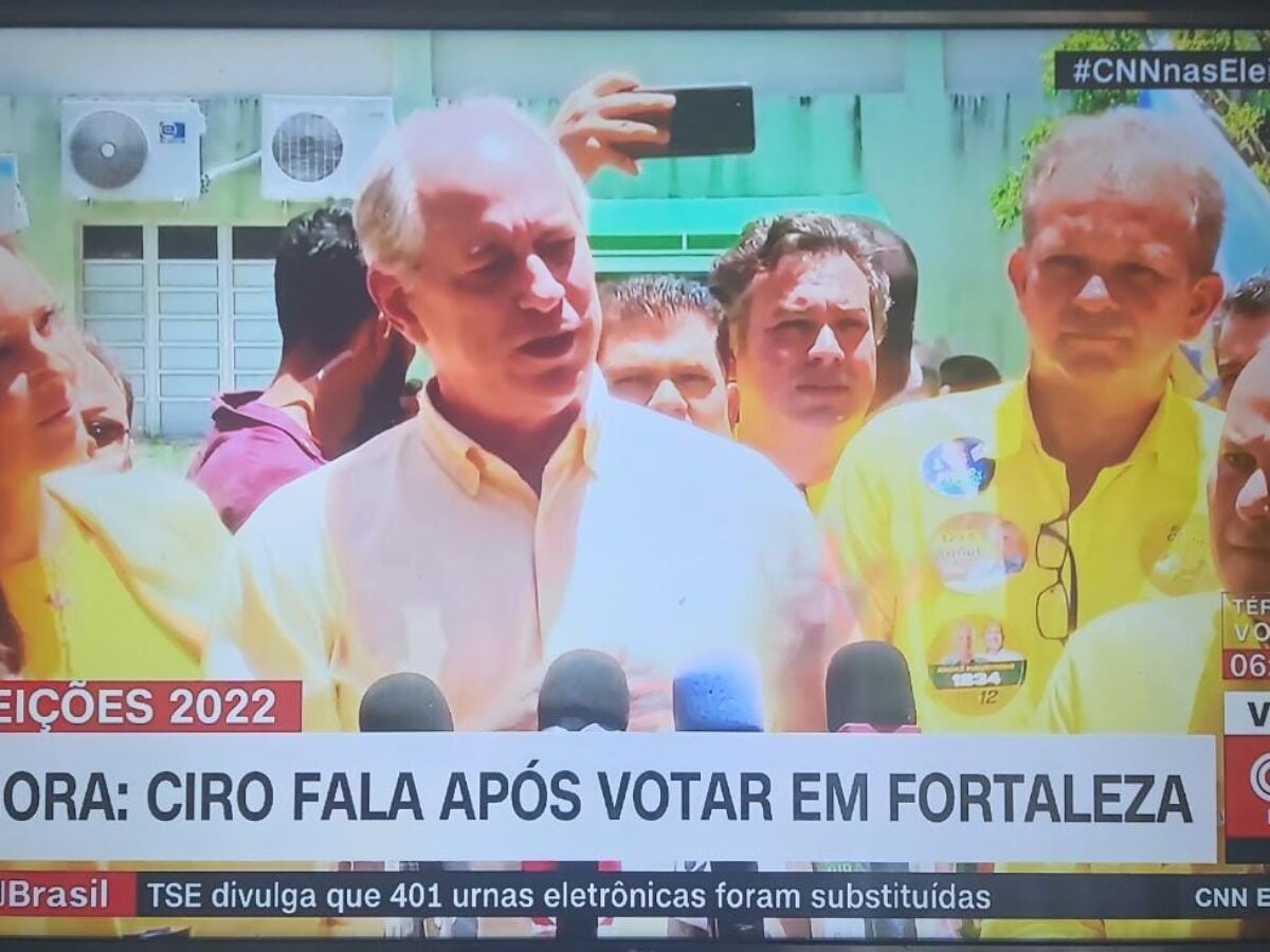 Ciro Gomes vota em Fortaleza