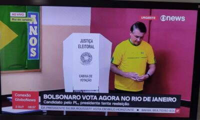 Bolsonaro vota no Rio de Janeiro