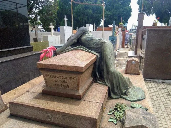 mulher-morreu-sepultura-jundiaí-lenda