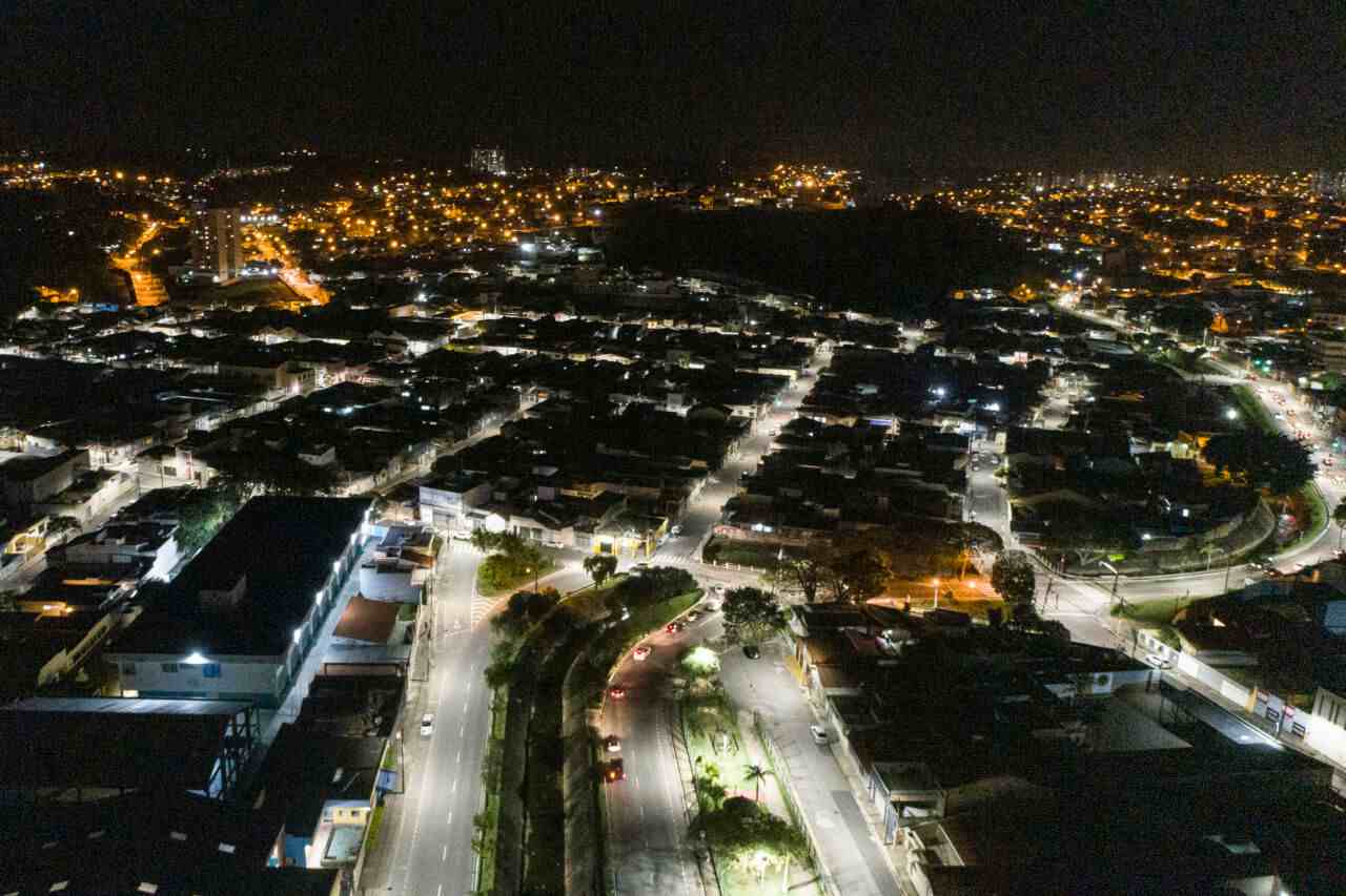 Rua Carlos Gomes entre outras receberam novas lâmpadas de LED no mês de outubro