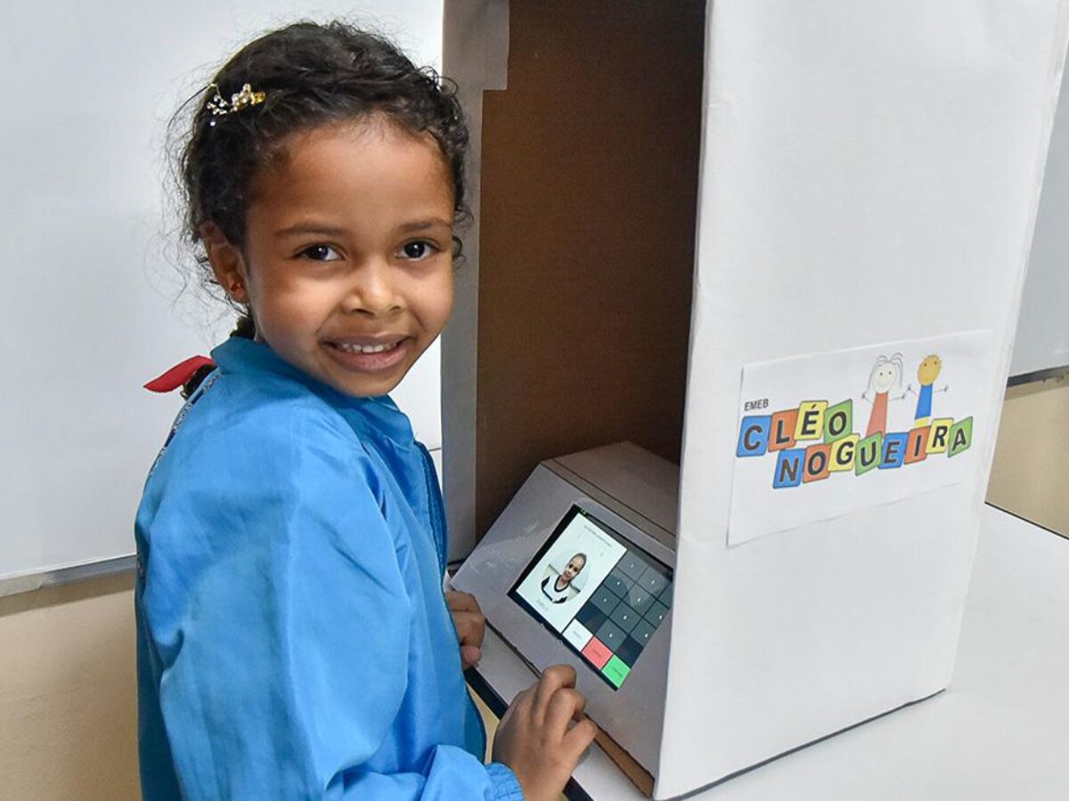 Alunos de escola municipal se empolgam com visita das mascotes do