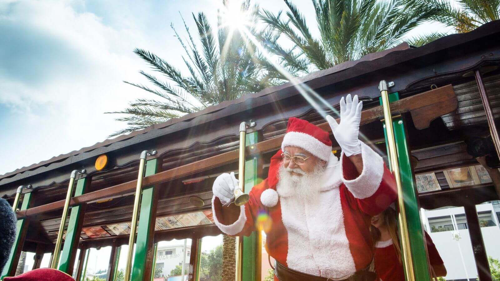 Papai Noel em bondinho do JundiaíShopping