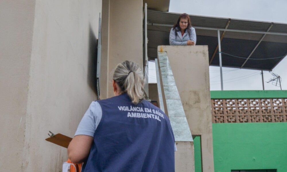 Saúde de Jundiaí visitam imóveis na Vila Rami em operação contra Aedes aegypti