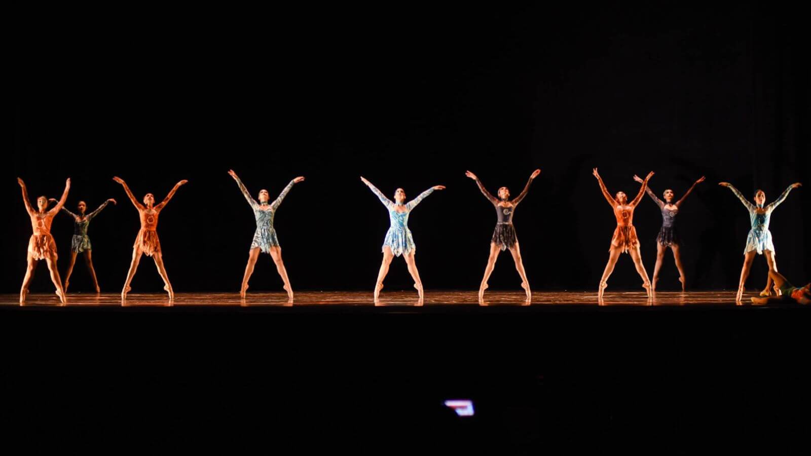 Dançarinos no Teatro Polytheama