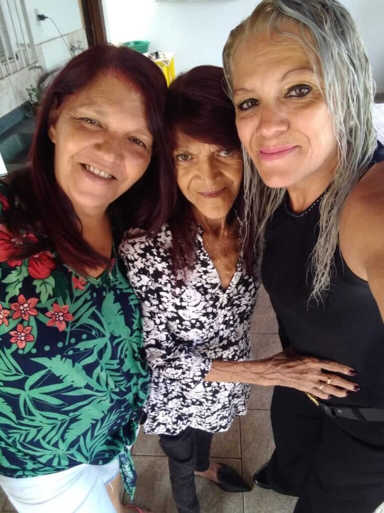 Sandra, mãe e irmã