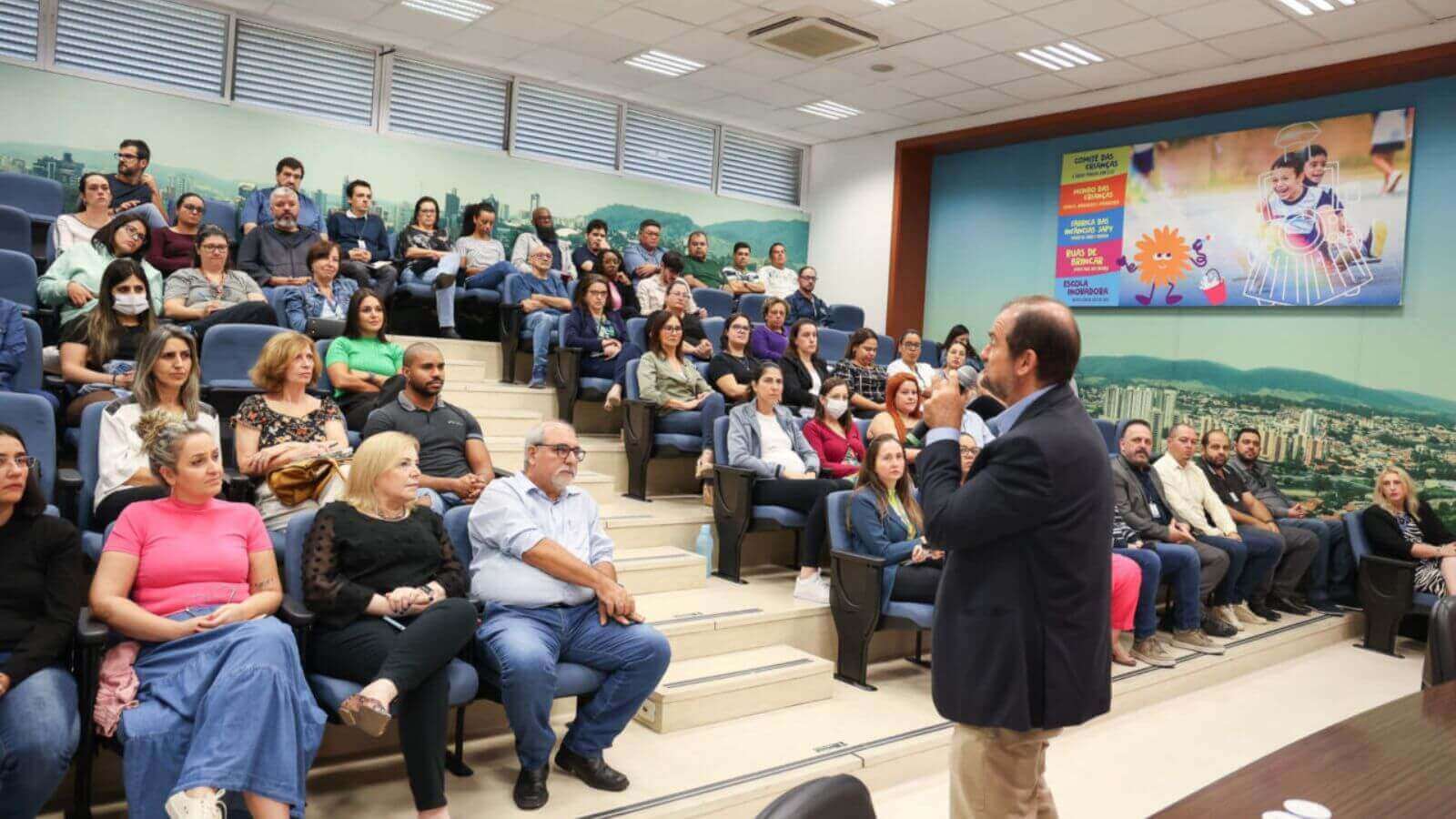 Servidores de Jundiaí participam de palestra sobre inovação no atendimento ao cidadão
